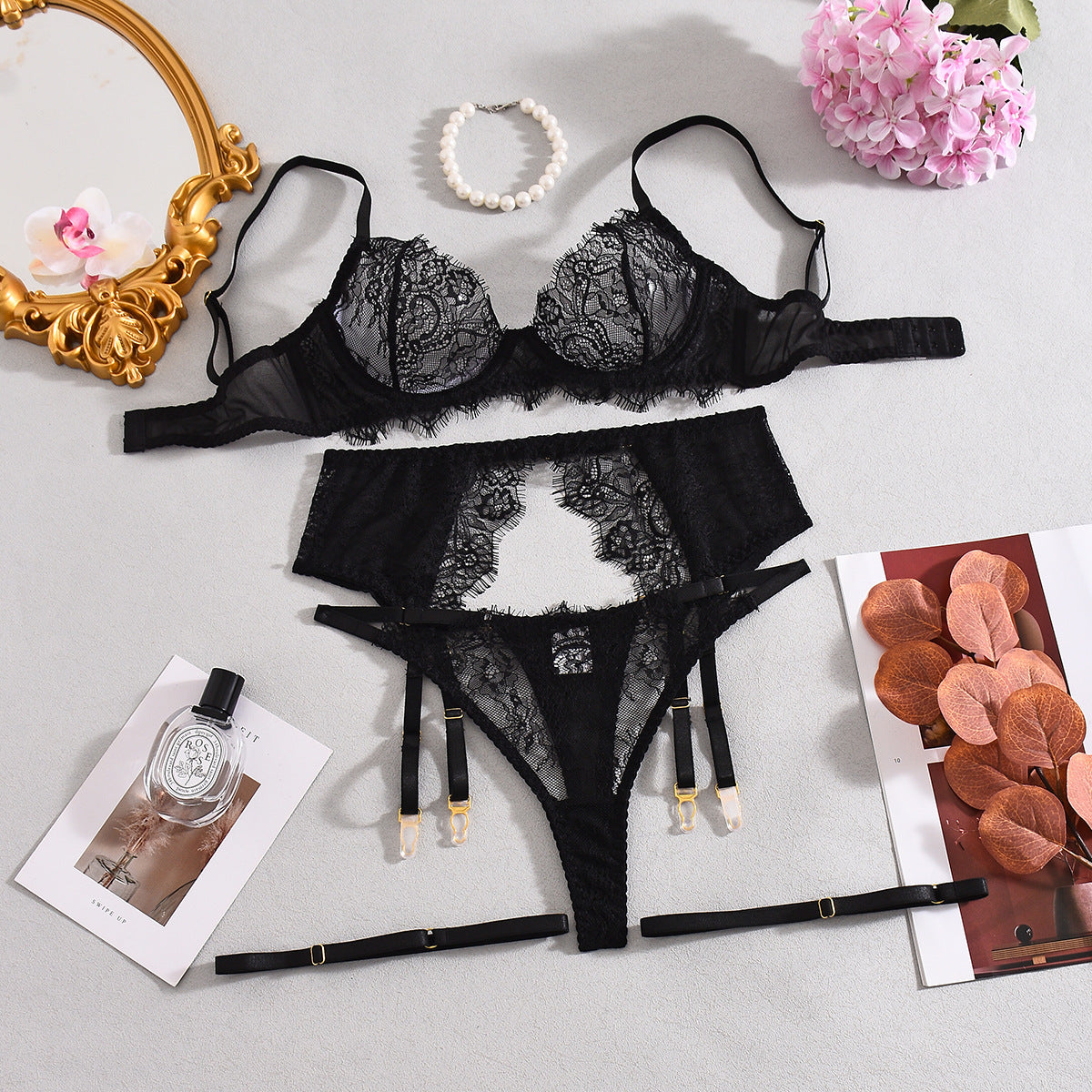 Syrn Lingerie Floral Placement: Precision Lace Illusion Four-Piece Set detail image 6