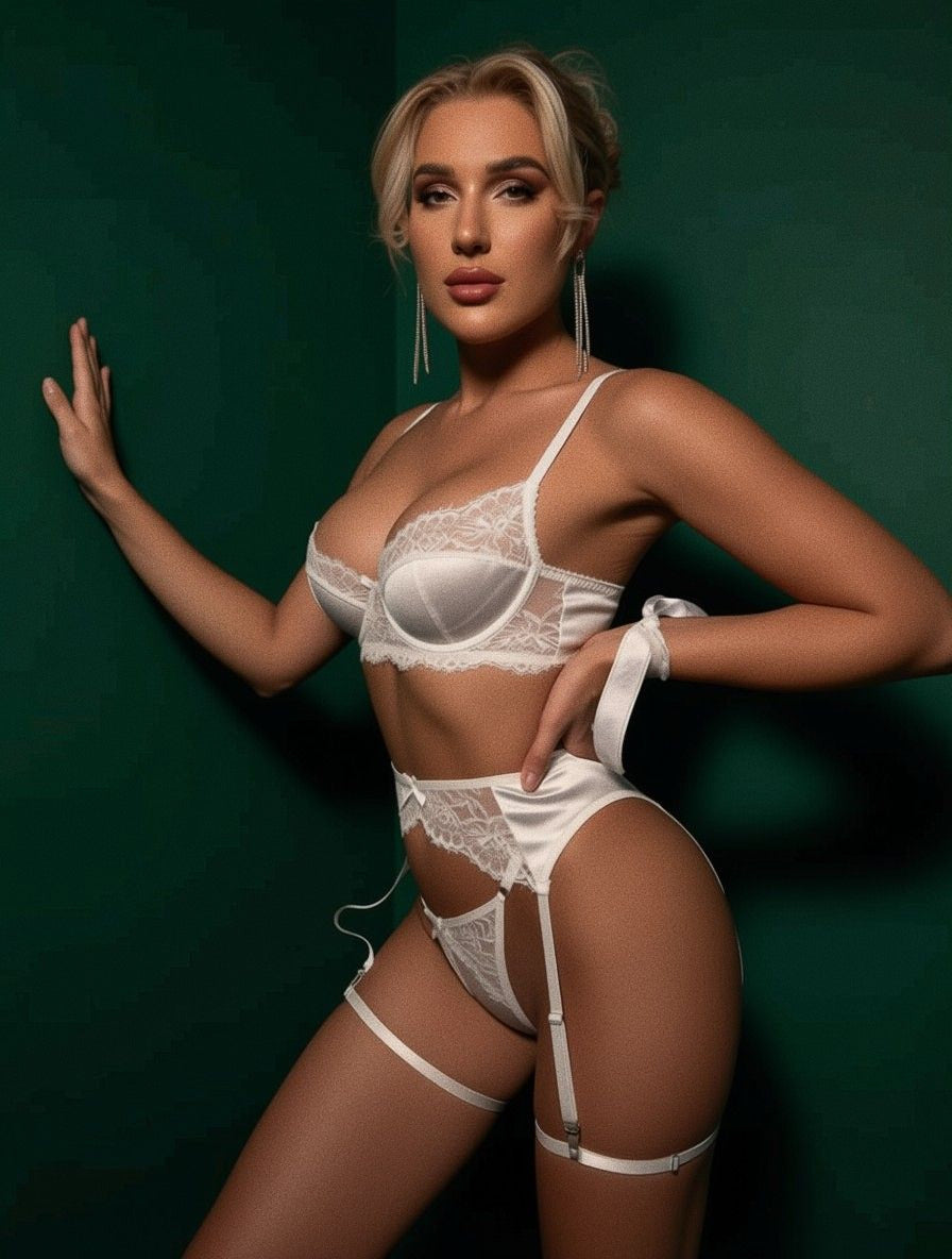 Syrn Lingerie Lace Ethereal: Ultra-Thin Cut-out Suspender Four-Piece Set detail image 3